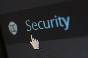 Les attaques DDoS empêchent ses victimes d'accéder à un service informatique.